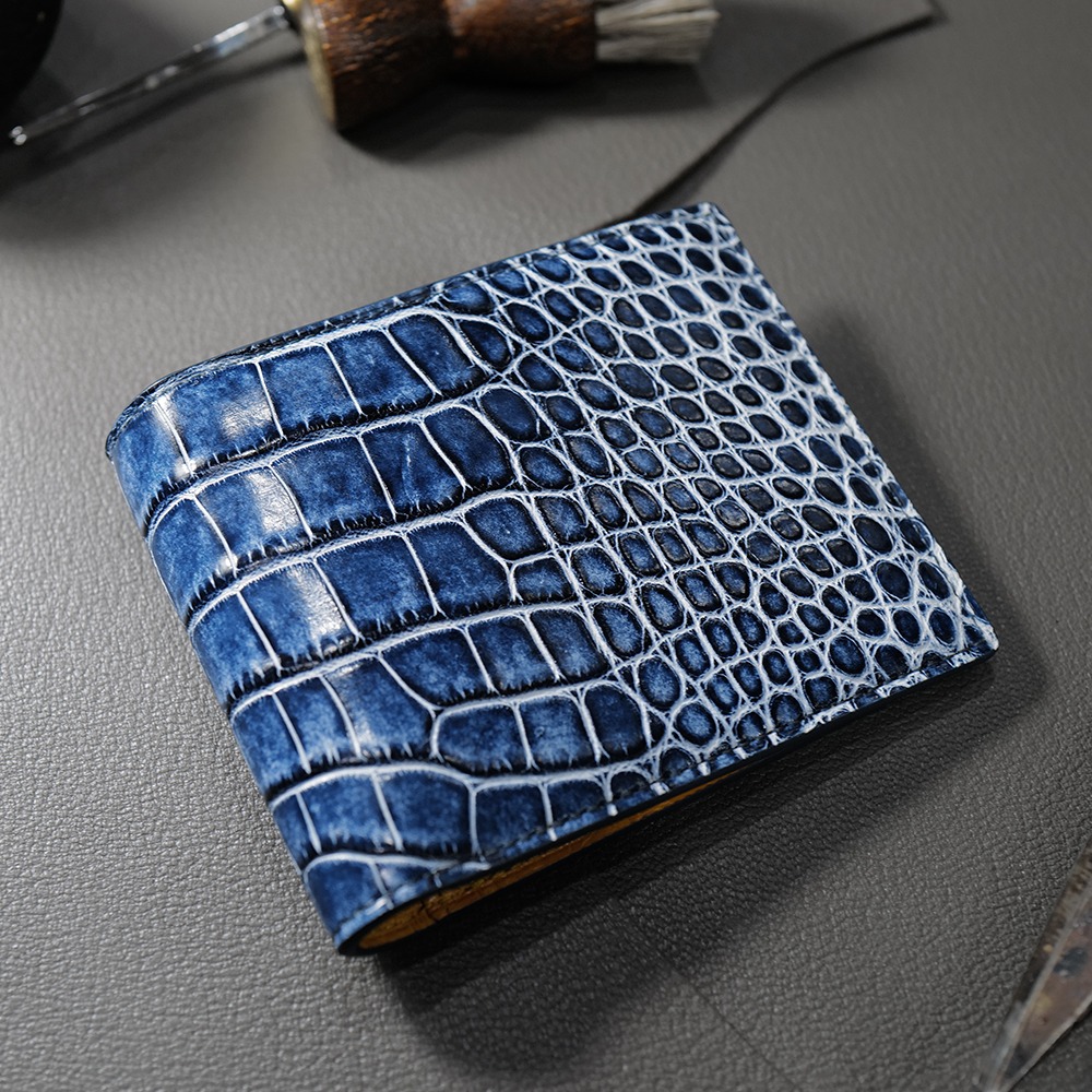 Special color handmade alligator hand-dyed half-wallet